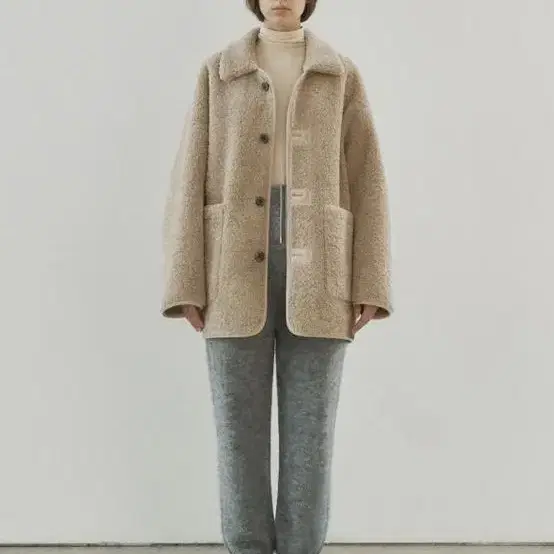 앤니즈 / Reversible shearling jacket (beige