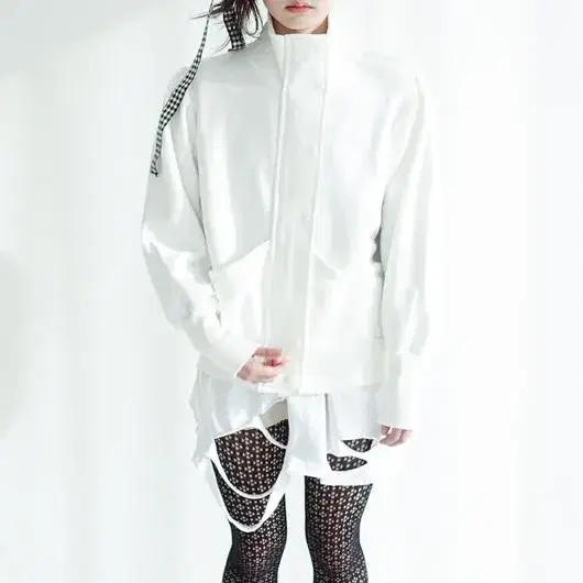 샵페어리 puff high neck zip-up (white)