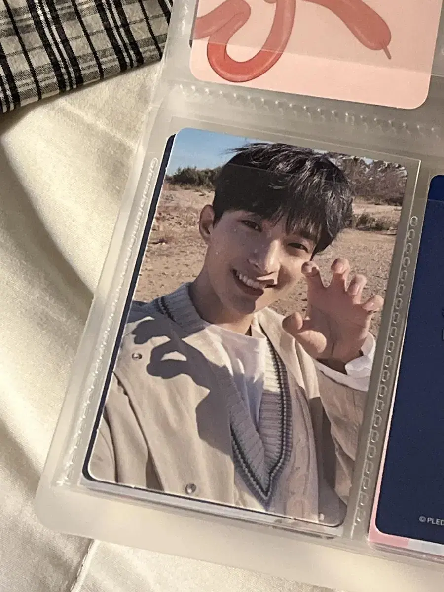 Seventeen Feathersun weverse pre-order benefit dk Photocard