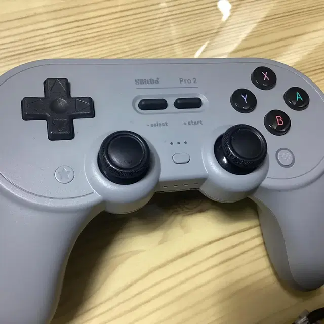 8bitdo pro2게임 패드. 직거래.