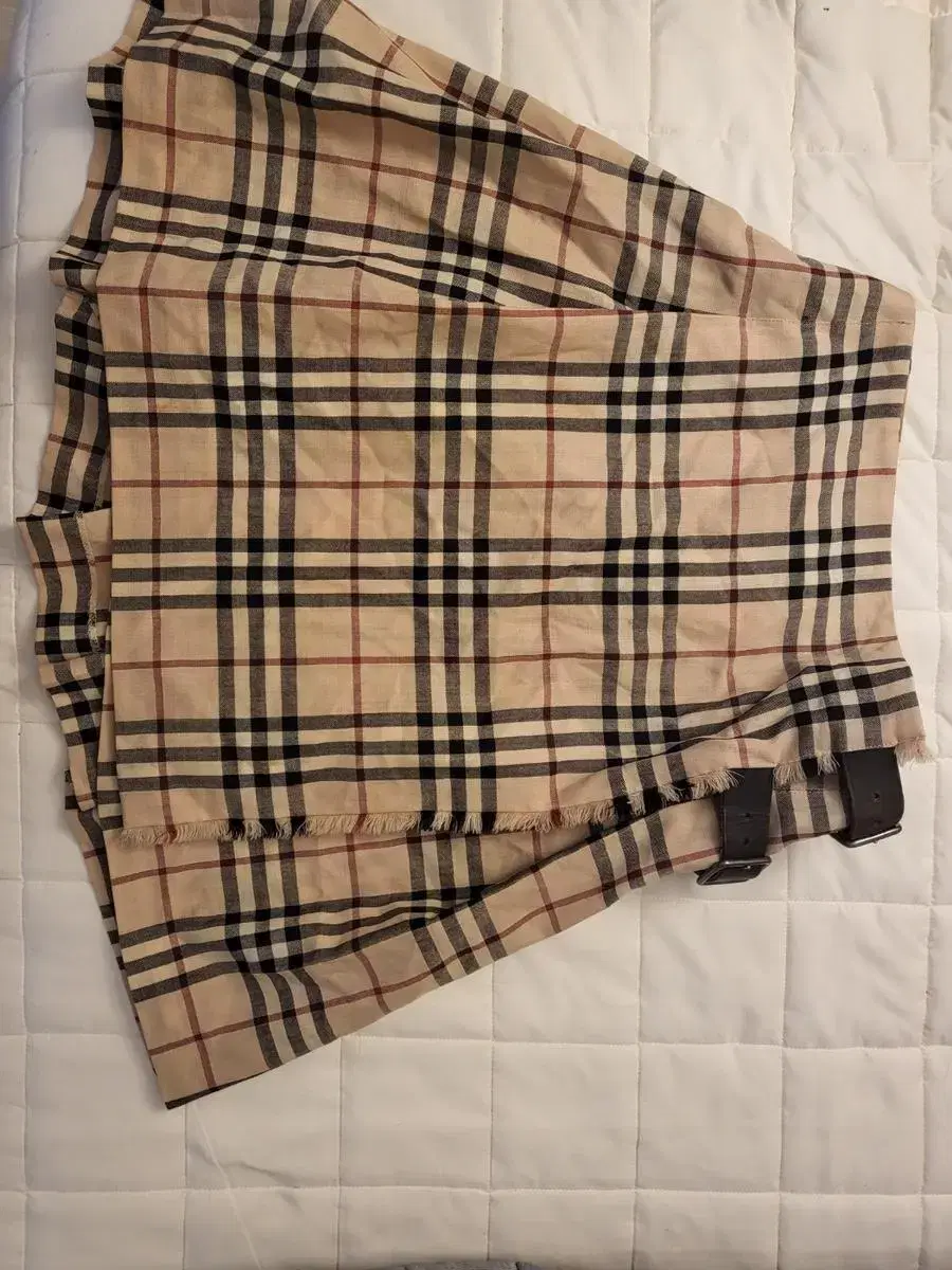 Burberry Skirt for Yeoreum