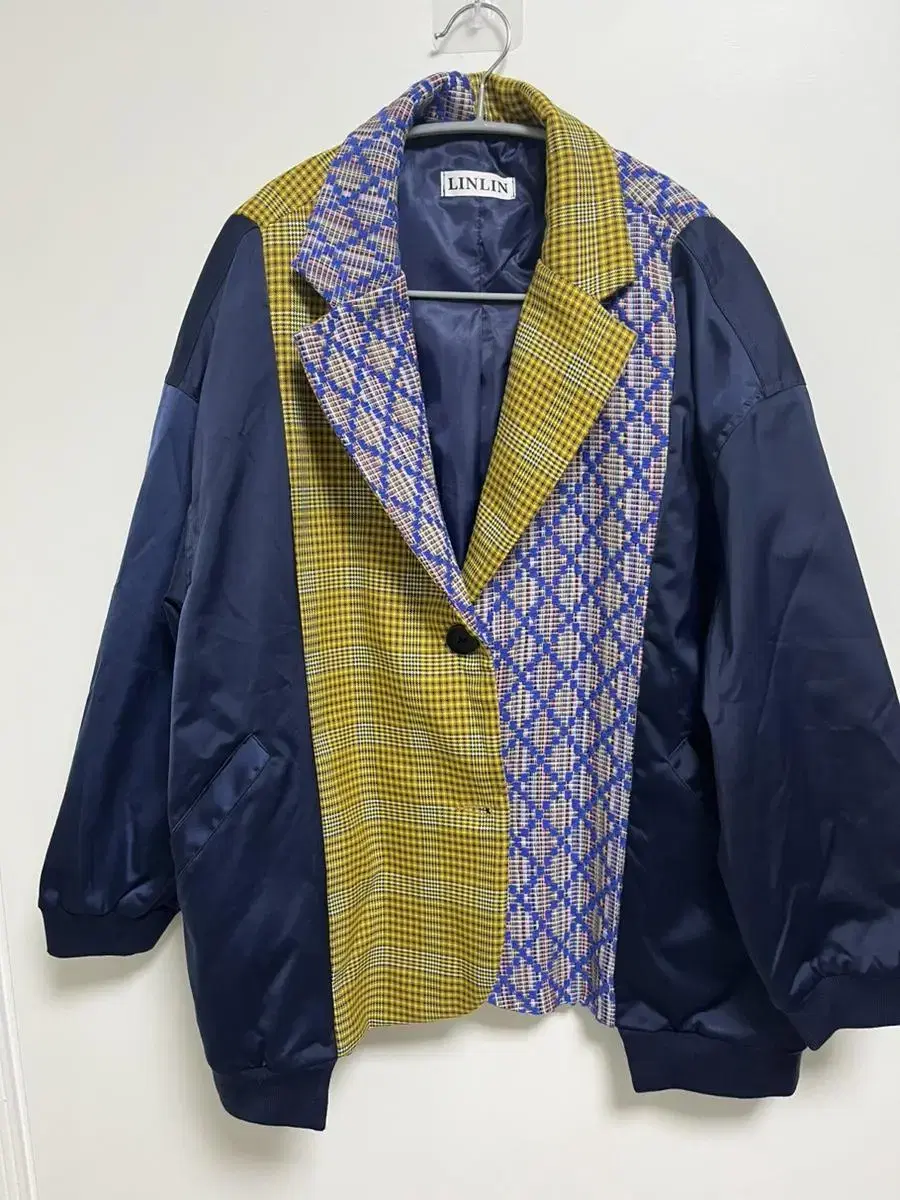 Checked-color jacket (rare new item)