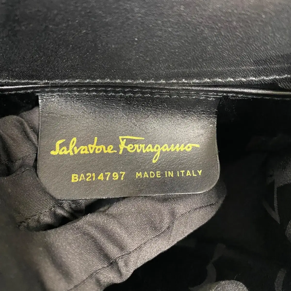 FERRAGAMO / 빈티지 페라가모 블랙 레더 간치니 플랩 미니 숄더백