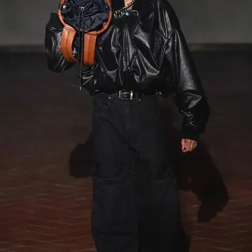 와이프로젝트 19fw 레더봄버자켓