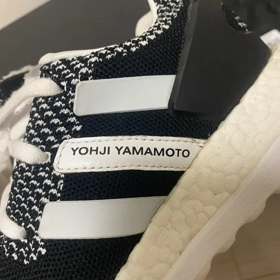 Y-3 퓨어부스트 OG 흰검 245