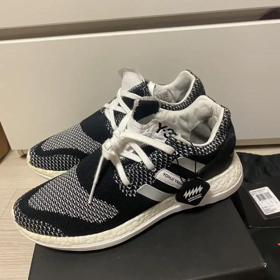 Y-3 퓨어부스트 OG 흰검 245