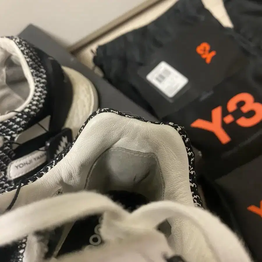 Y-3 퓨어부스트 OG 흰검 245