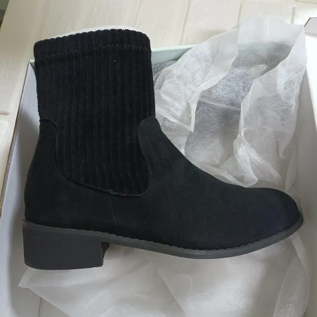 POMELCAMELE. Suede Ankle Boots 240