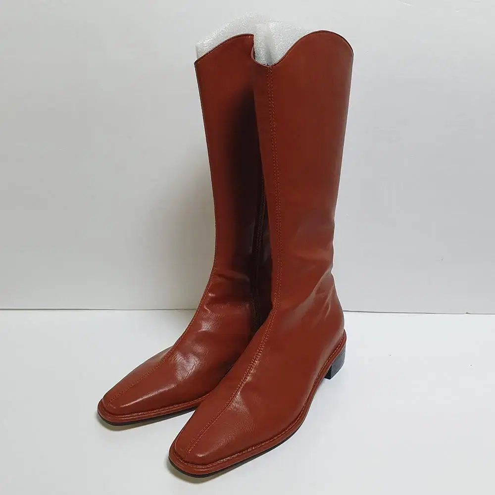 Half-length boots with a 3-centimeter heel