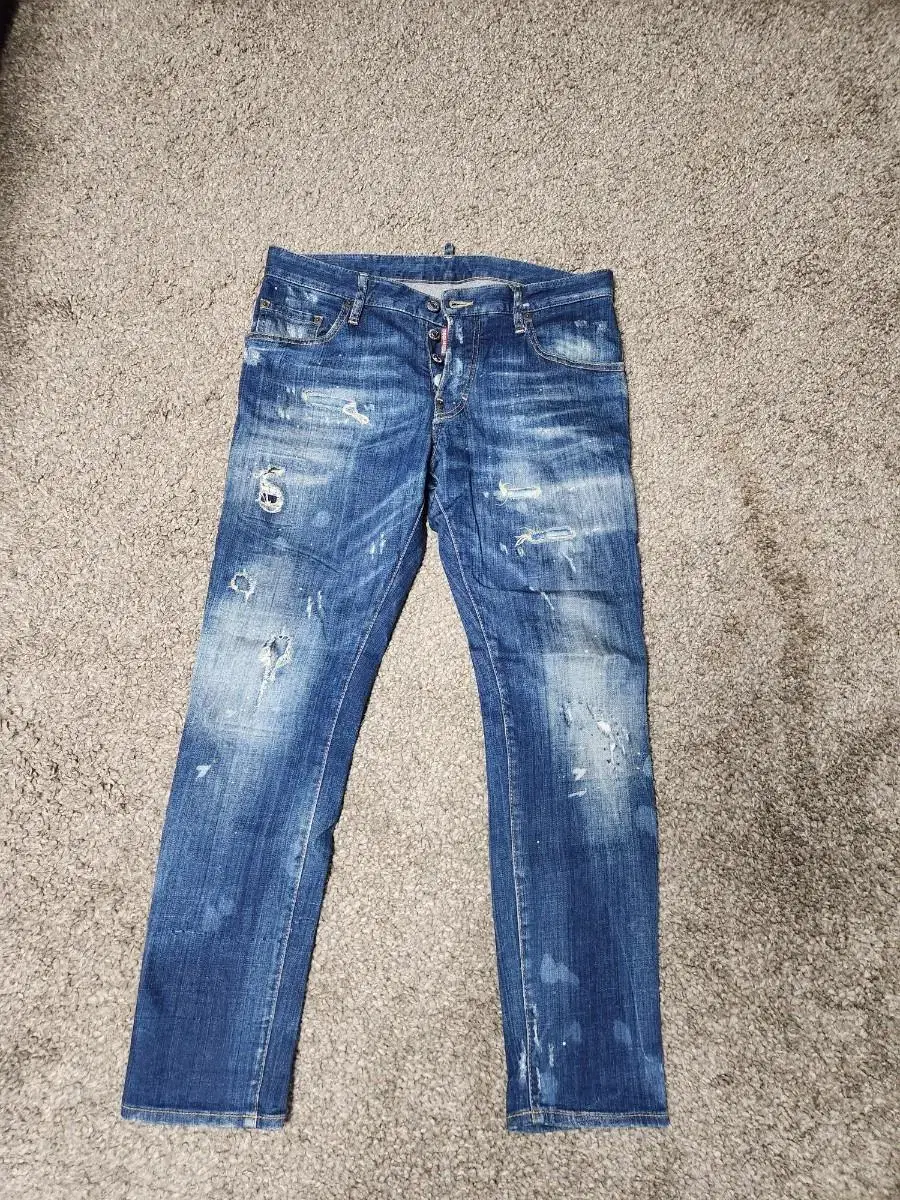 A size 48 distressed jeans