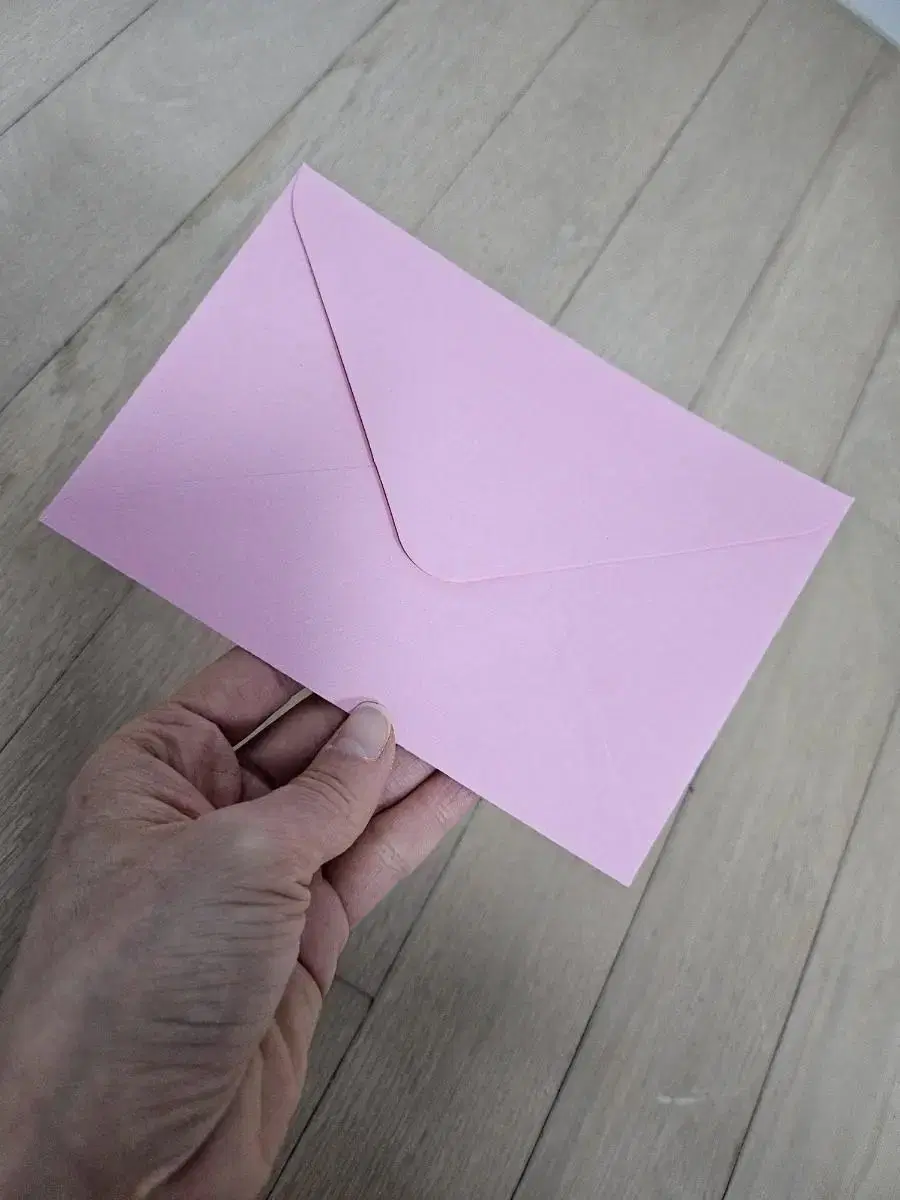 10 pink envelopes