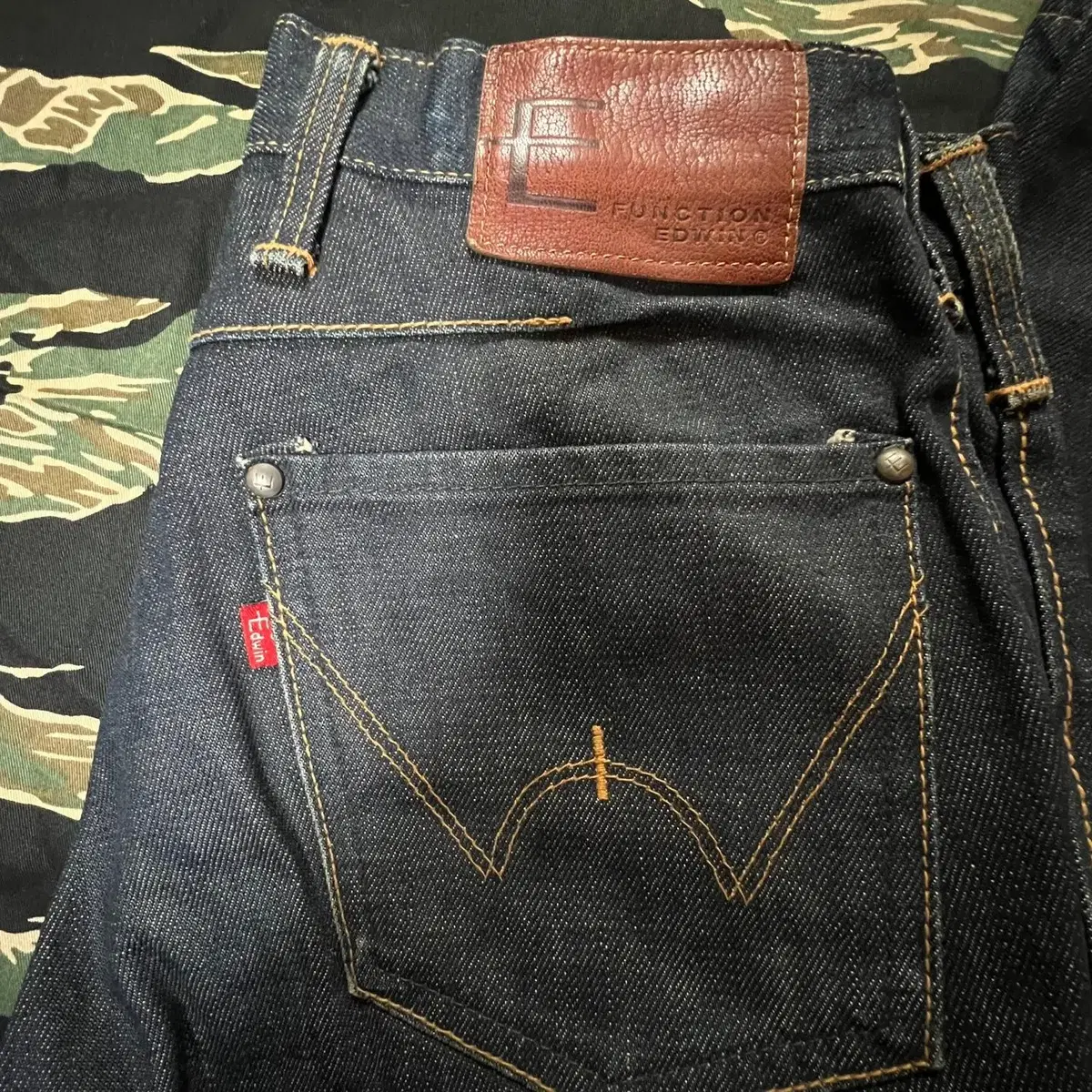 EDWIN LADY DENIM JEANS 27SIZE