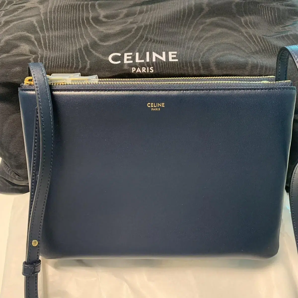 (New)Seline Trio Bag L Navy Crossbody Bag