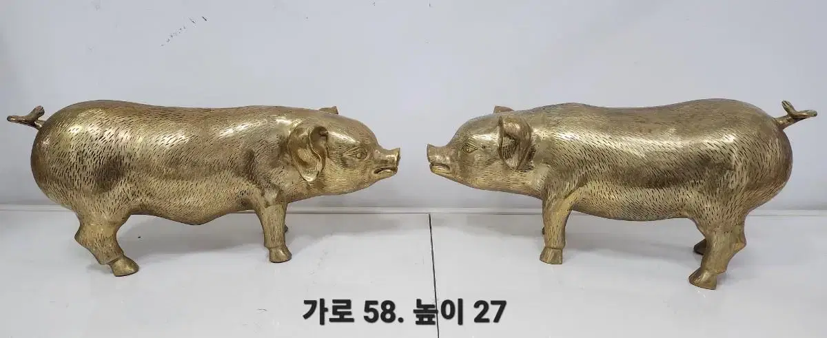 카페소품  황동 돼지  암/수 한쌍 ( 58cm ).동브론즈