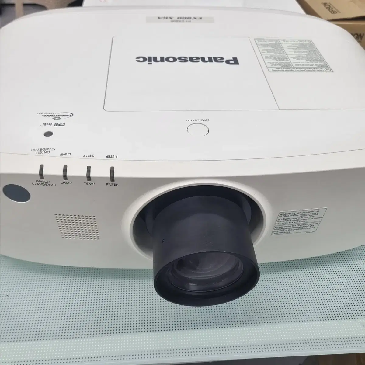 8000 Anshi Panasonic PT-EX800 beam projector in Gangnam, which is both invisible and visible