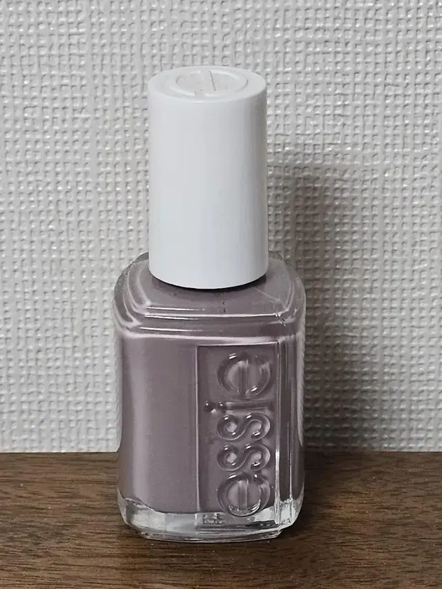 에씨 Essie Chinchilly 696