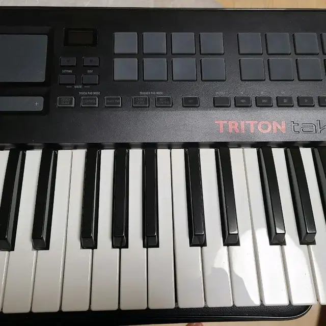 korg triton taktile 마스터 키보드 팝니다