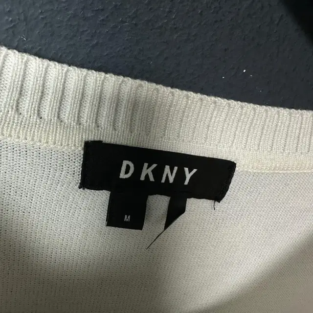 M DKNY 여성 화이트 프린팅 니트 티셔츠