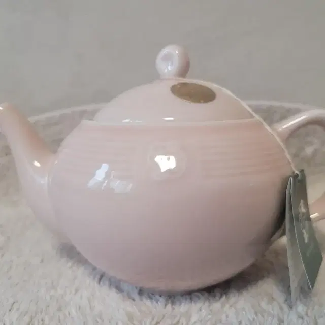 AfternoonTea Teapot with strainer parall