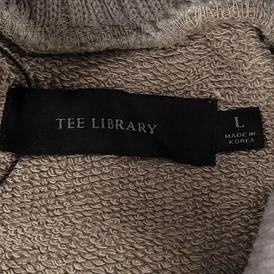 TEE LIBRARY 스모키브라운 명화 프린팅 프란체스코 하예즈 입맞춤