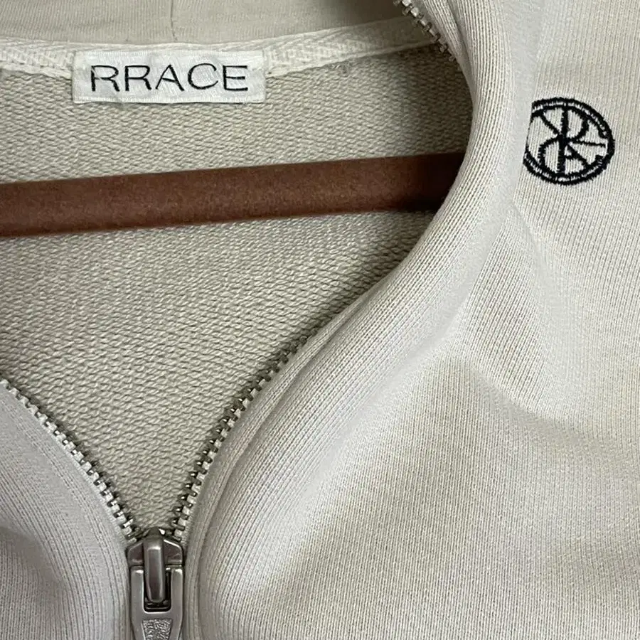 RRACE 레이스 over fit zip up hoodie