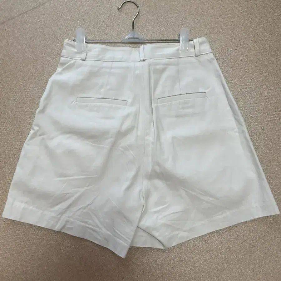 ANDNEEDS 앤니즈 cotton low shorts(ivory)