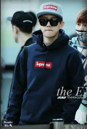 UNHS Supreme box logo hoodie  NAVY