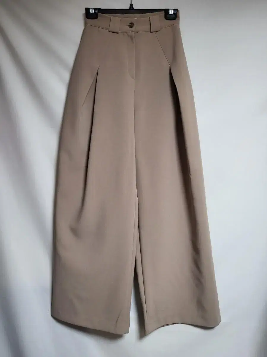 High pintuck wide-leg slacks