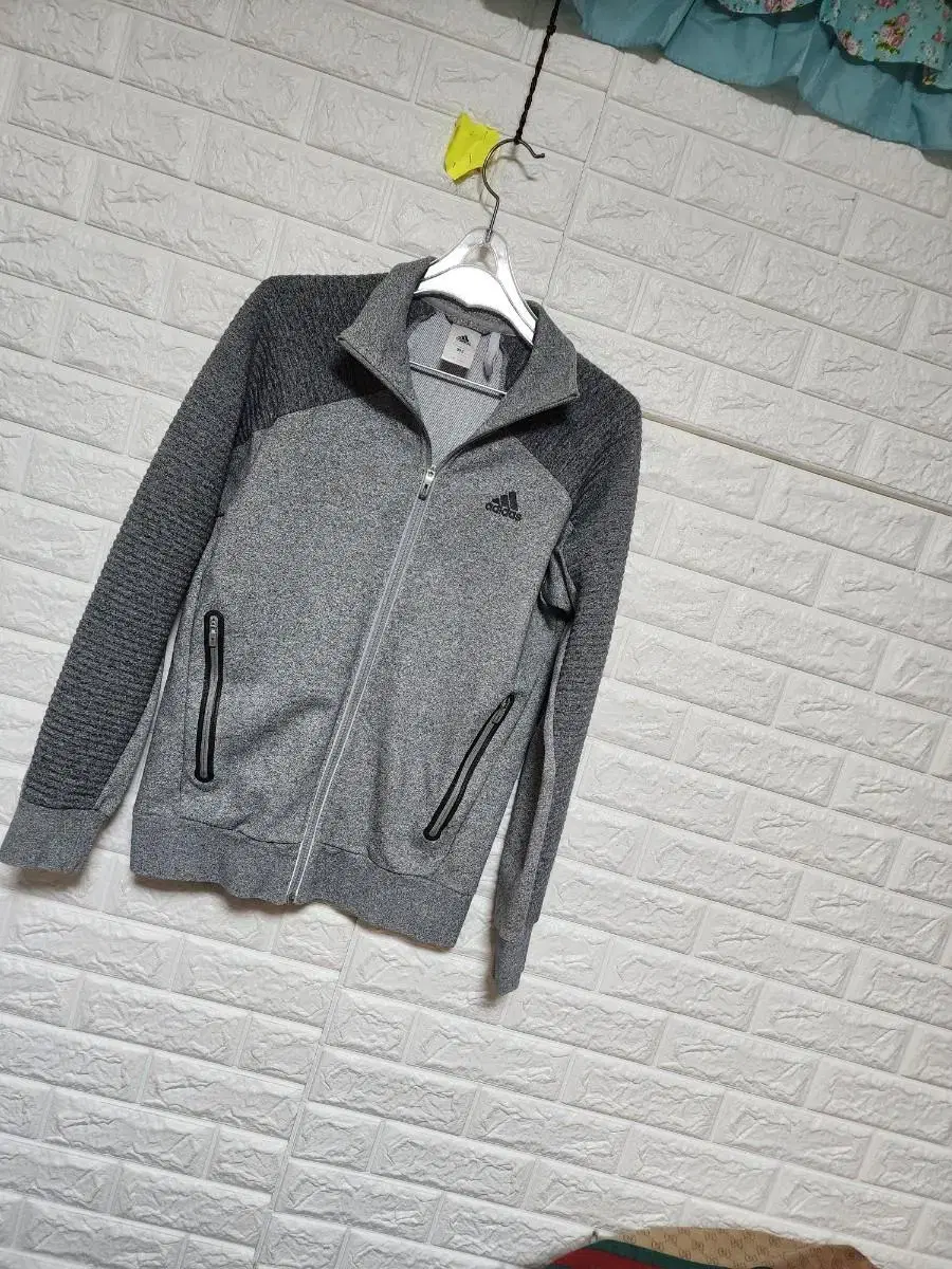 Almost New)AdidasGenuine Men's JumpersHousehold 95