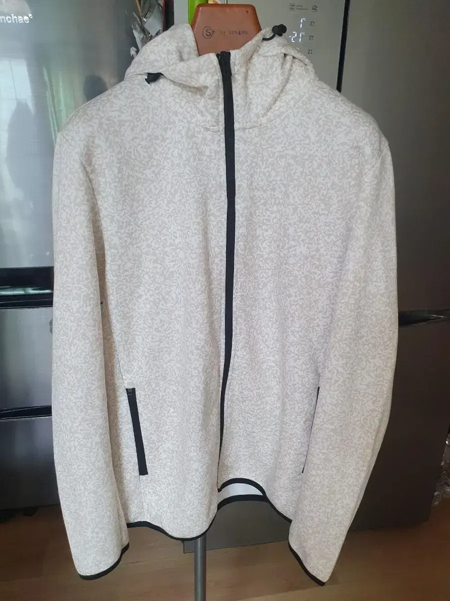 UNIQLOHoodie Zip-up100 size