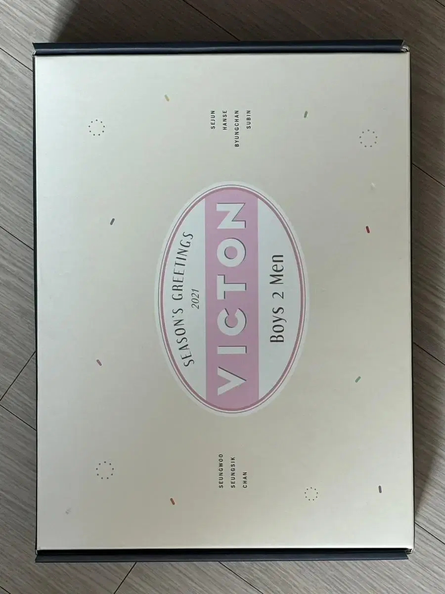 VICTION 2021 season's greetings with photocard