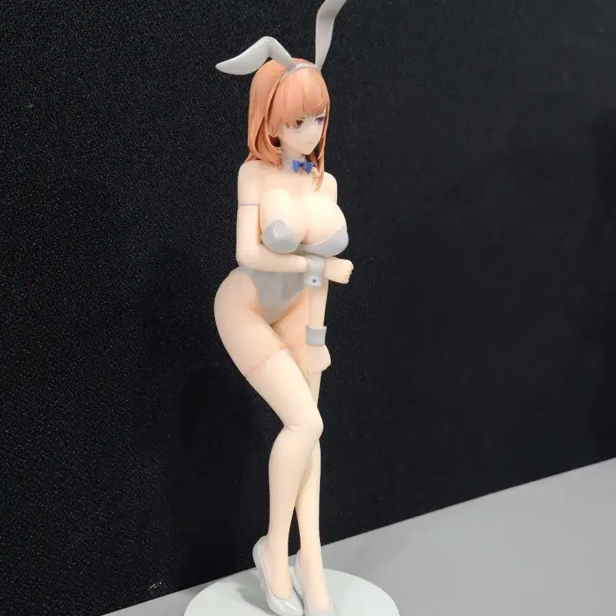 Astrum Design 흰색 바니 언니 피규어 (1/7 스케일)