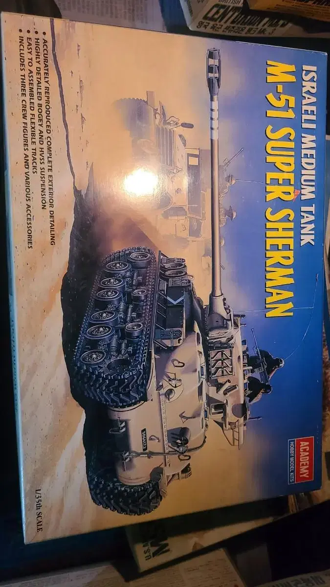 5 discontinued military tank plastic models