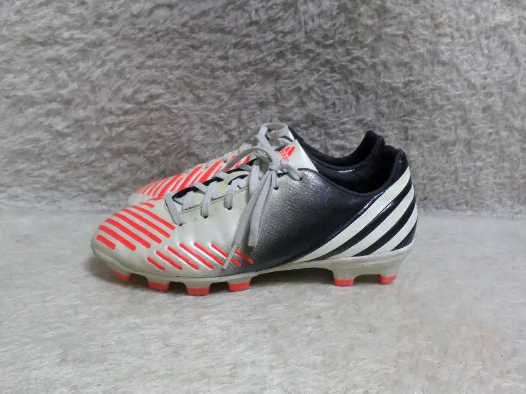 FLUFFY 265 Adidas Predator Football Shoes Used Shoes