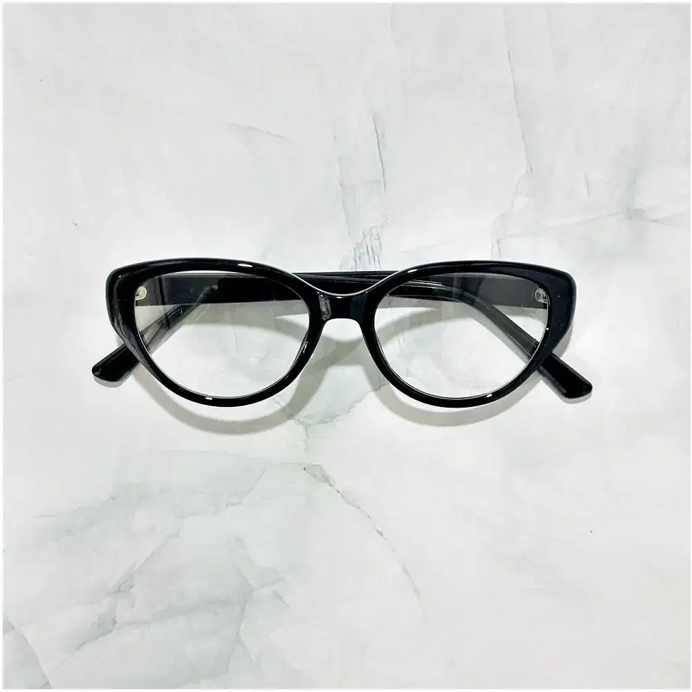 Cat's Eye Glossy Horn-rimmed Eyeglasses