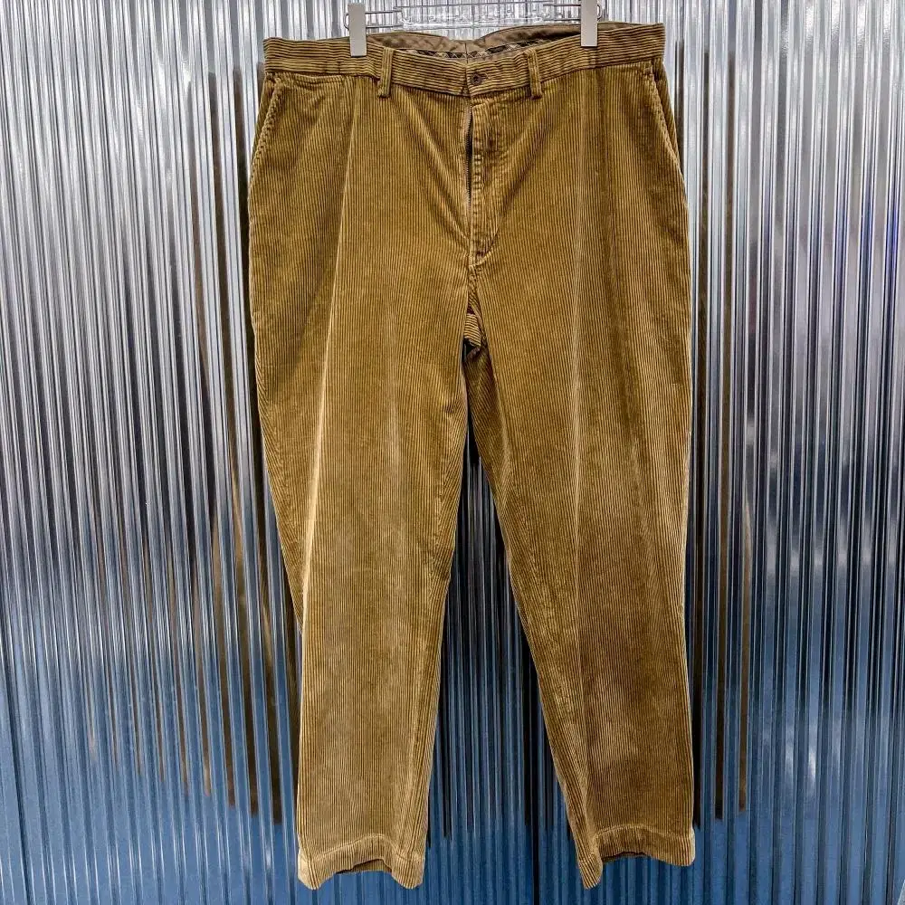 Polo Ralph Lauren Golden Corduroy Trousers (Domestic 41) J885