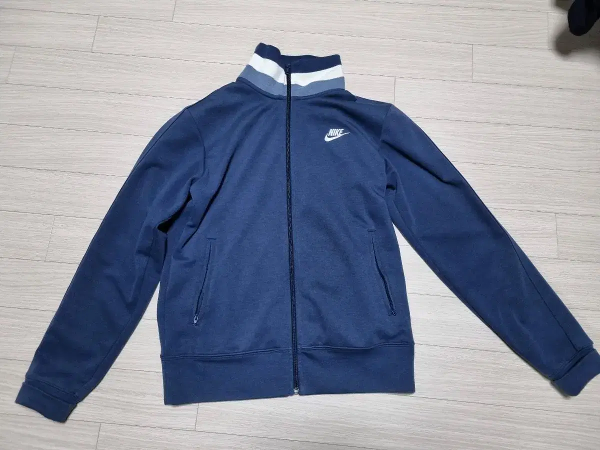 Nike Jersey Zip-up Jacket (size M, 95)