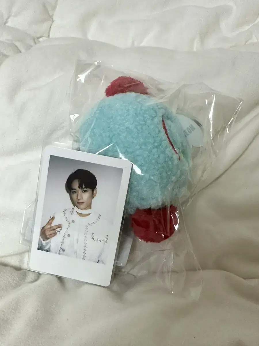 The Boyz juyeon sealed doll keyring with photocard WTS