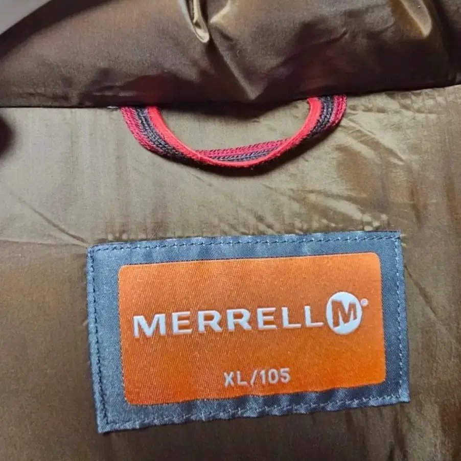 MERRELL 떡볶이패딩 105사이즈 팝니다