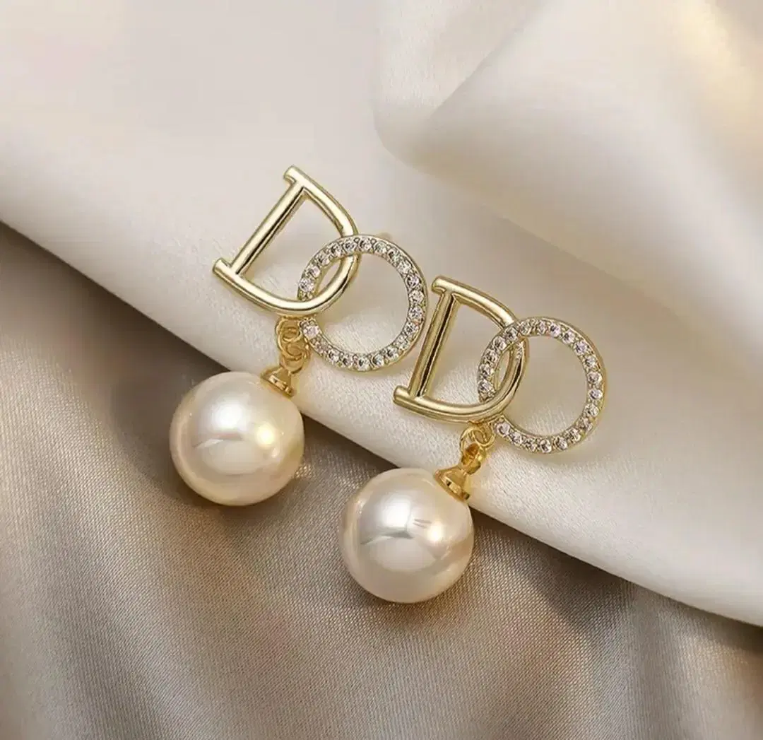 Dodo Pearl Earrings (New Product) Needle