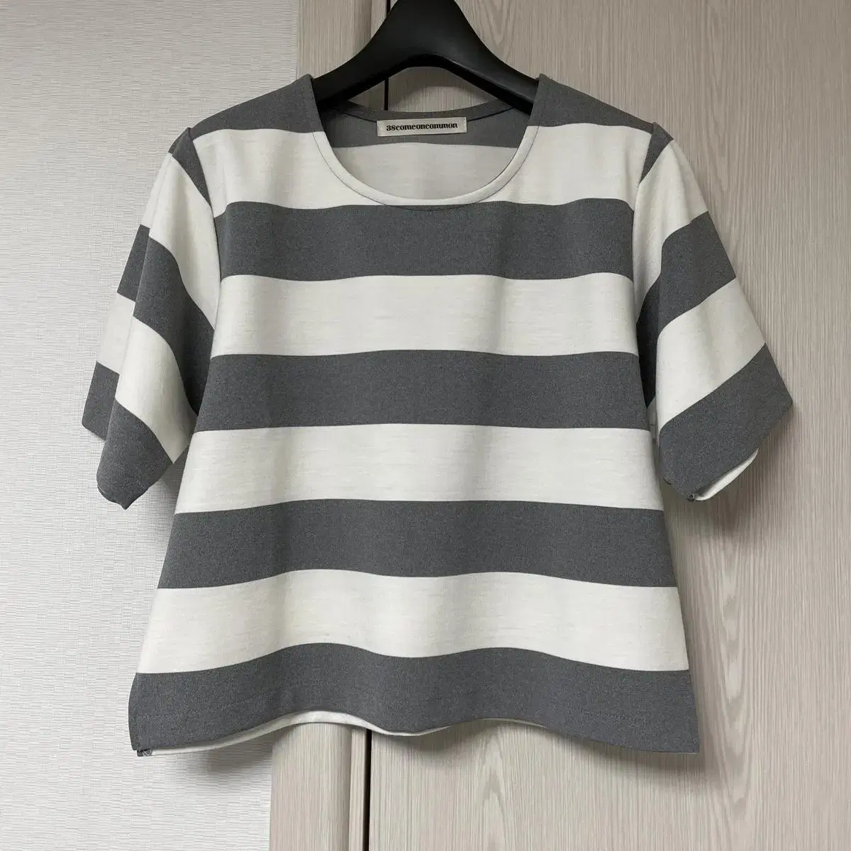 *Designer Brand* 38comeoncommon Striped Cropped Vahn T-Shirt