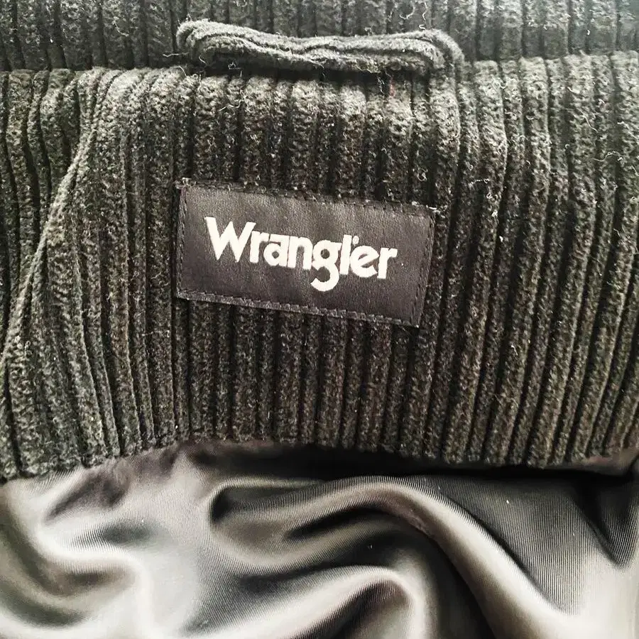 랭글러 wrangler 코듀로이 크롭 푸퍼 덕 다운 블랙