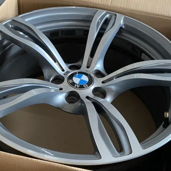 BMW F10 M5 OEM Genuine Style 343 20" M5