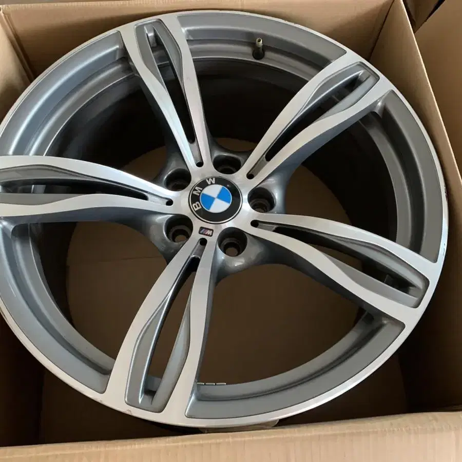 BMW F10 M5 OEM Genuine Style 343 20" M5