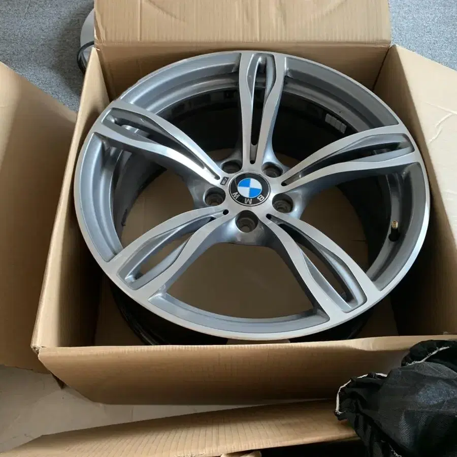 BMW F10 M5 OEM Genuine Style 343 20" M5