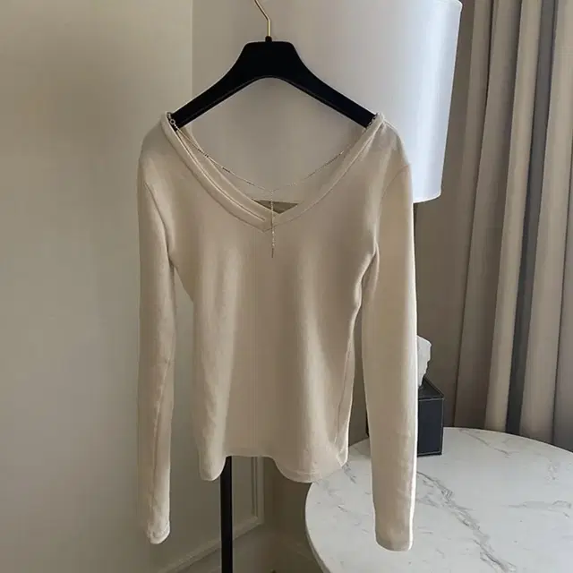 유솝 르벨라 티셔츠 (beige color)