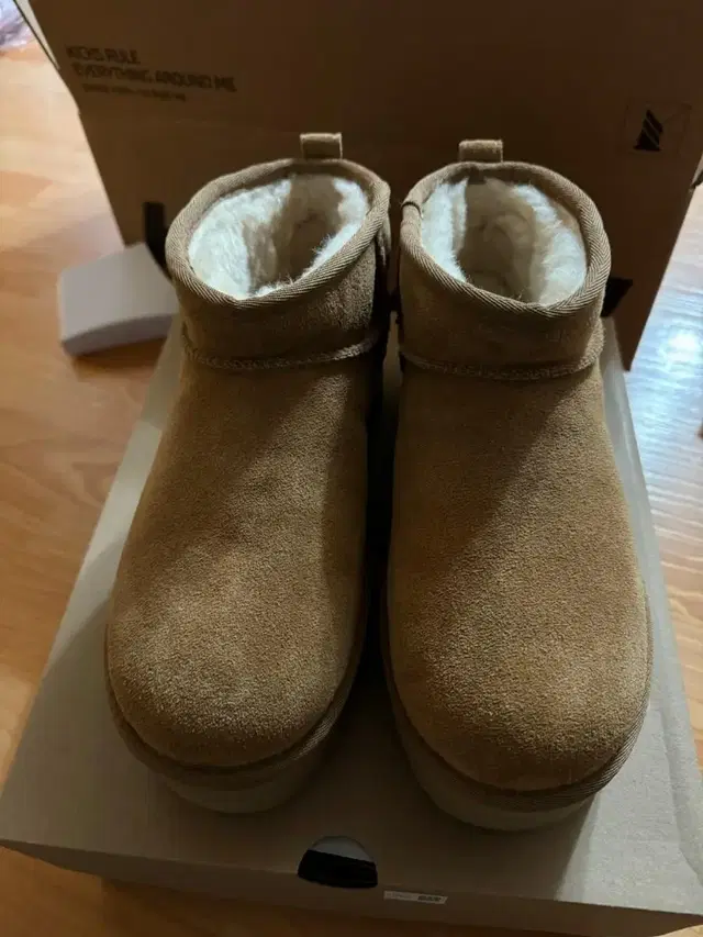 어그 울트라미니플랫폼 ugg 8사이즈 새상품