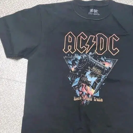 AC/DC 반팔티 L사이즈 판매합니다