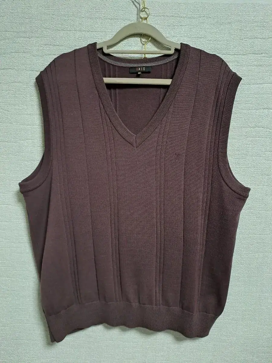 Dax Brown Knitted V-neck Vest105