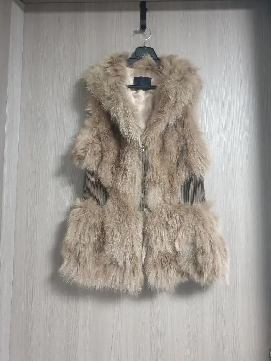 Cobalt by Chris Han 100% Natural Fox (fox) Sheepskin Natural Fur Vest